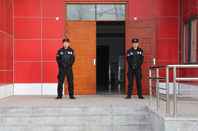 校園南門 睿泰威遠(yuǎn)保安.jpg 校園南門 睿泰威遠(yuǎn)保安.jpg